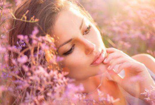 愛情像一面鏡子，你容許他怎麼對你，就是你怎麼對待自己